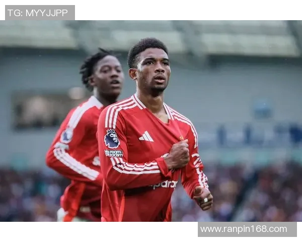 布莱顿在主场迎战曼联成功逆袭赢得精彩比赛引发热议