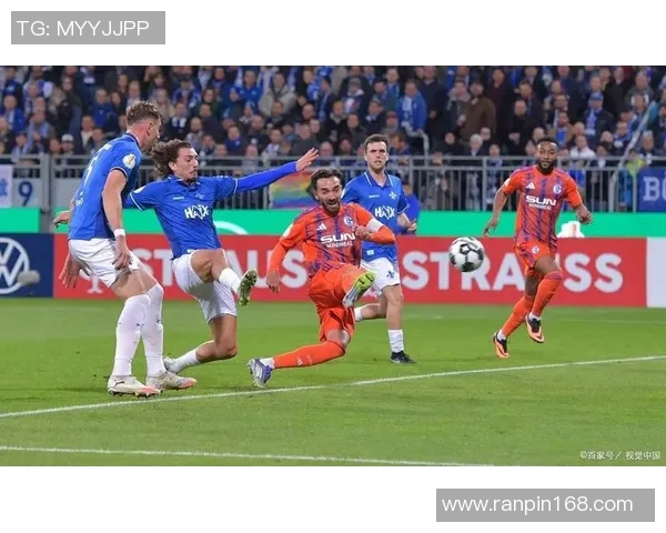 惠灵顿凤凰与中部海岸队员激战正酣精彩瞬间回顾与分析